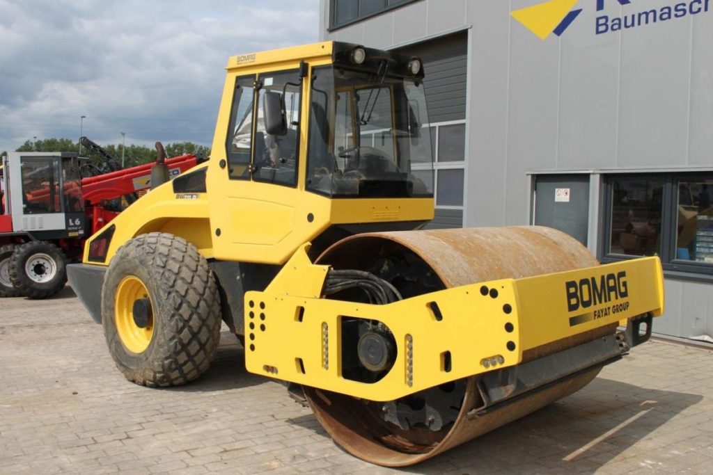 Каток BOMAG BW211 D-4