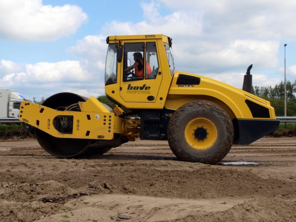 Каток BOMAG BW211 D-4