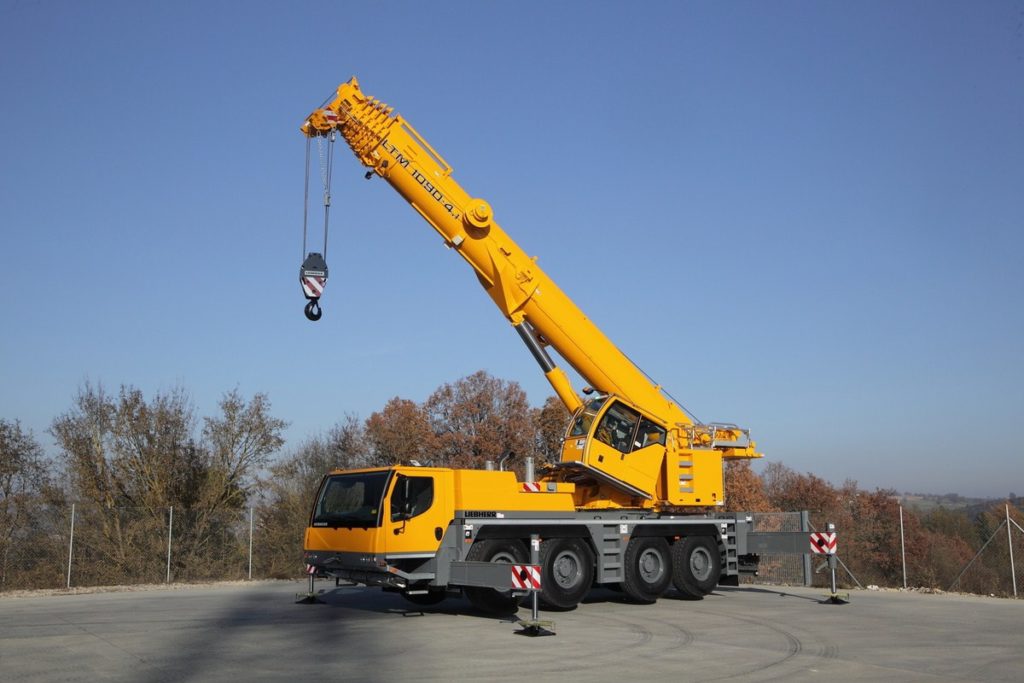 Автокран Liebherr LTM 1090 грузоподъёмностью 90 тонн