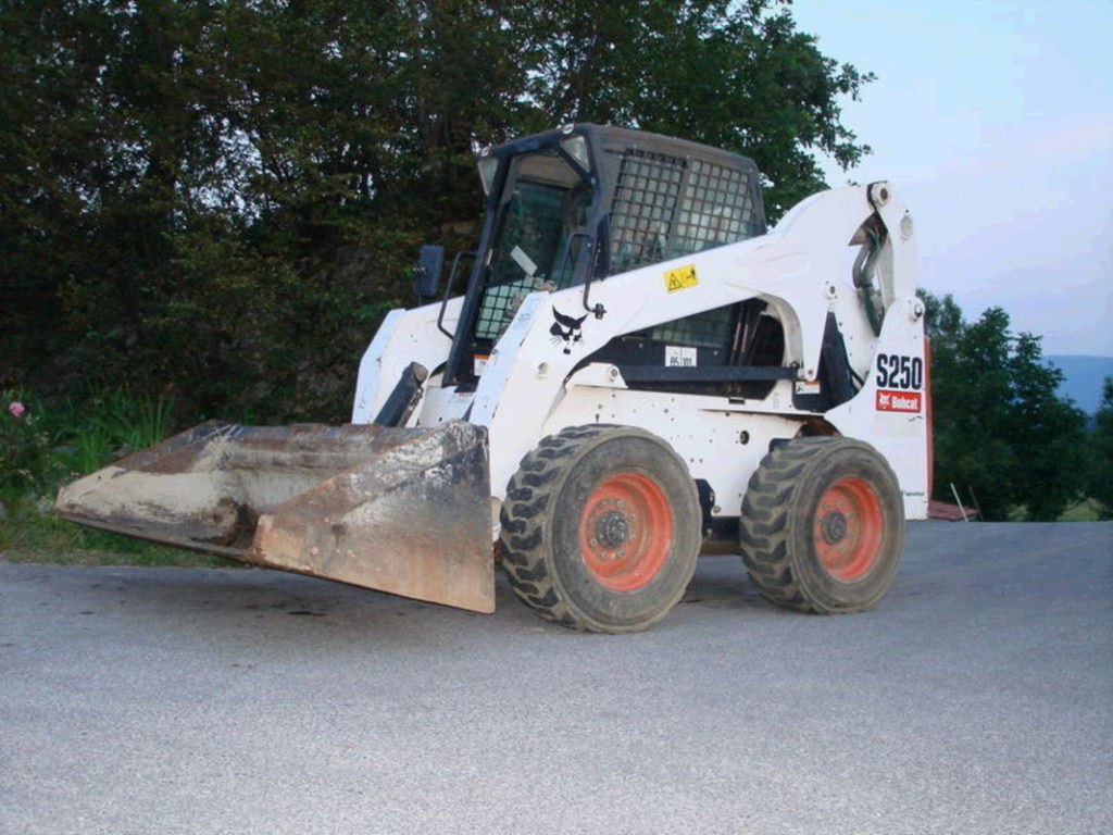 Мини-погрузчик Bobcat S250 (Бобкат)