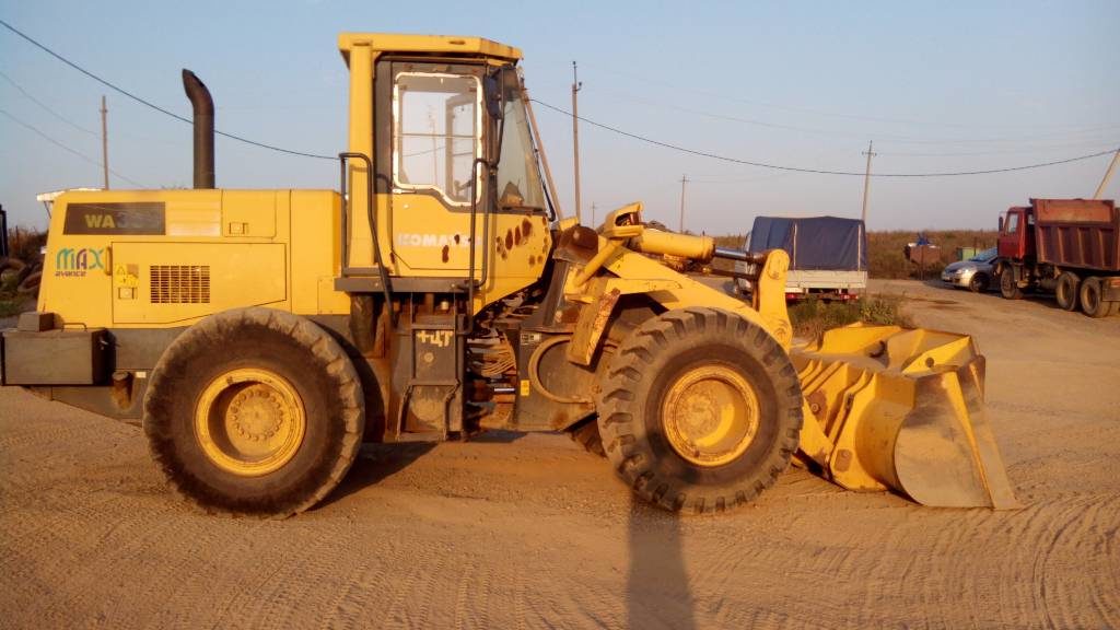 Фронтальный погрузчик Komatsu WA380-3