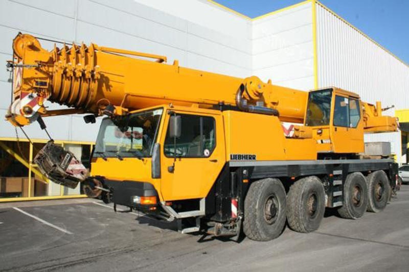 Автокран Liebherr LTM 1100-5.1 грузоподъёмностью 100 тонн